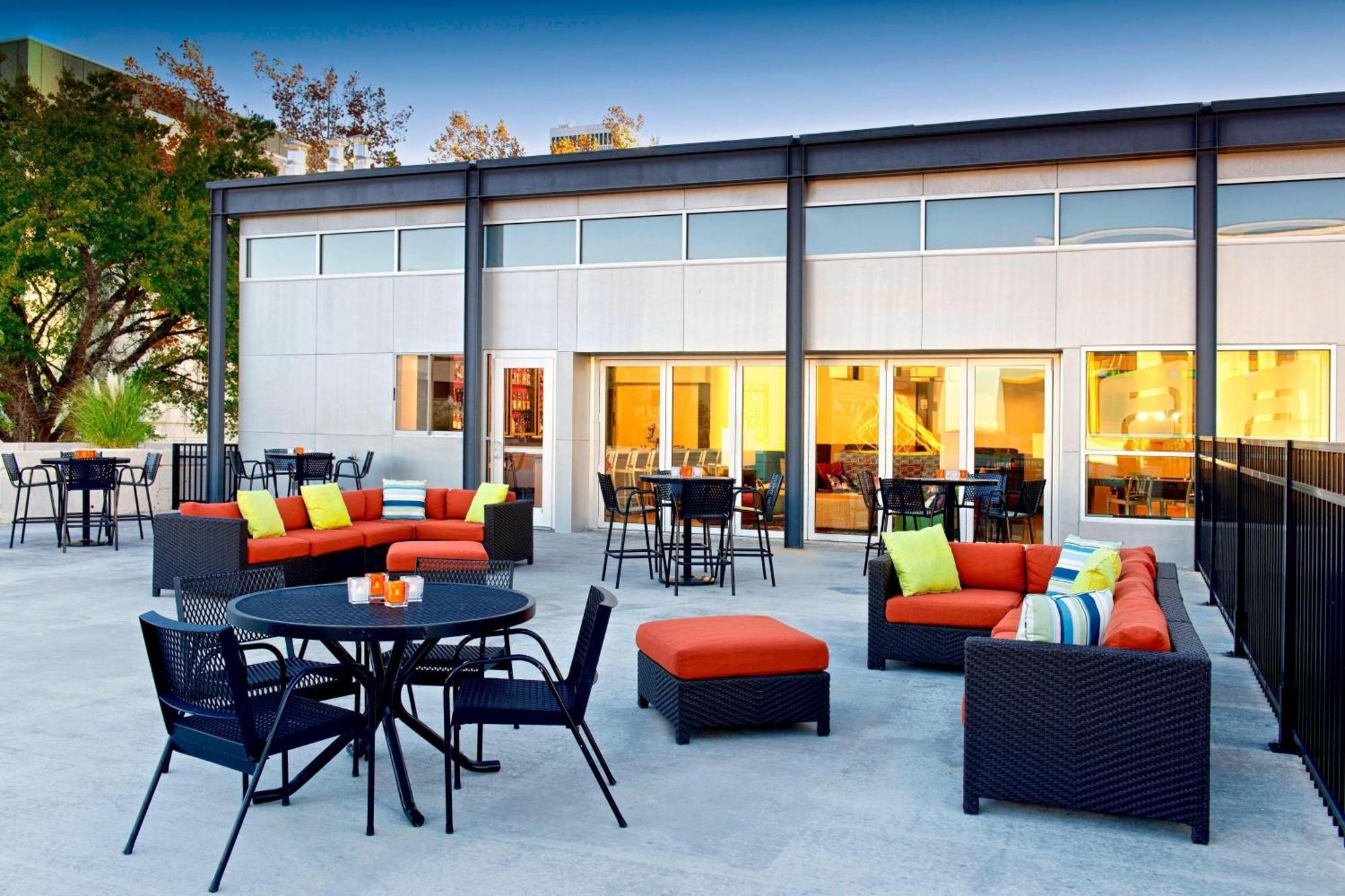 Aloft Tulsa Downtown Exterior foto