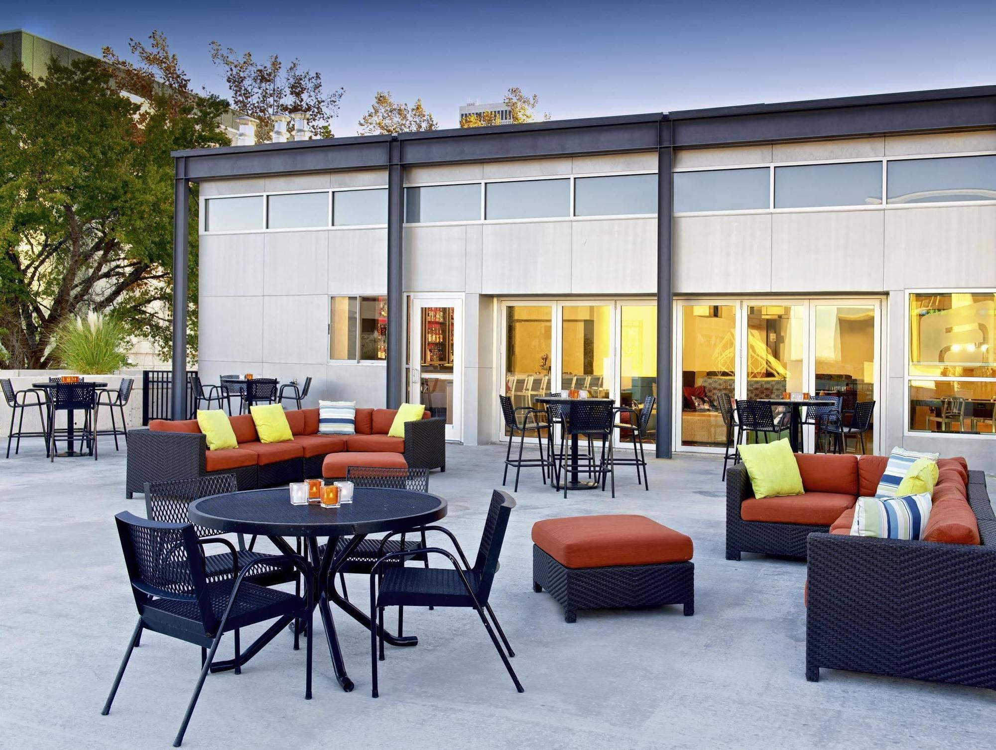 Aloft Tulsa Downtown Exterior foto